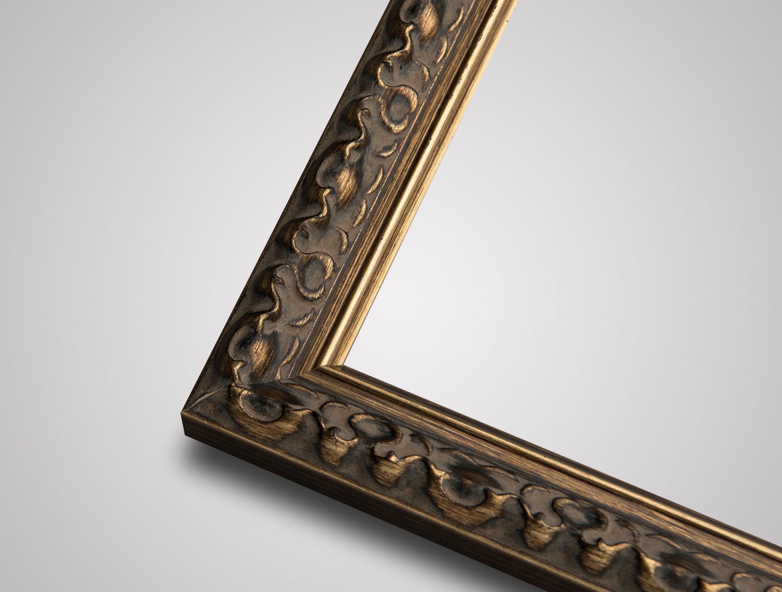 Chatsworth small antique gold picture frame
